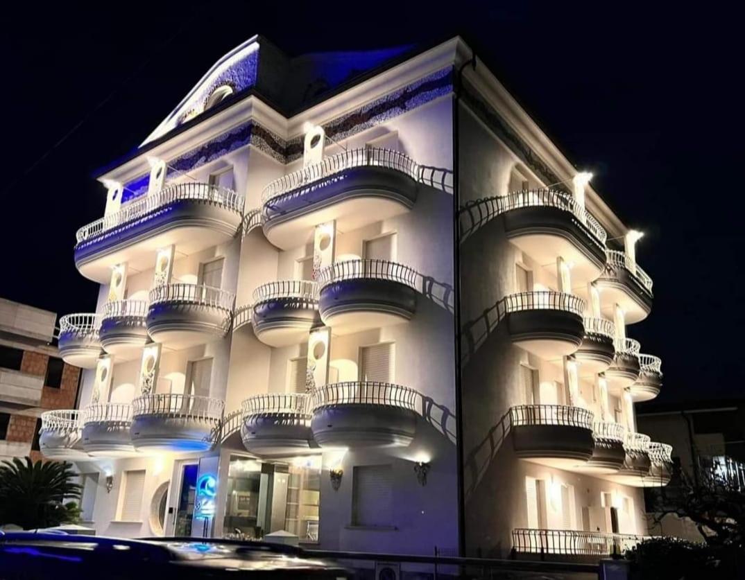 אלבה אדריאטיקה Residence Anchisemare מראה חיצוני תמונה