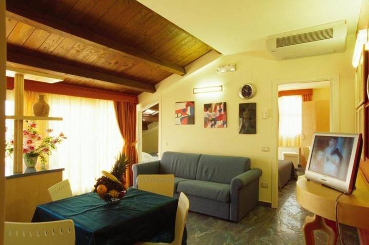 אלבה אדריאטיקה Residence Anchisemare מראה חיצוני תמונה
